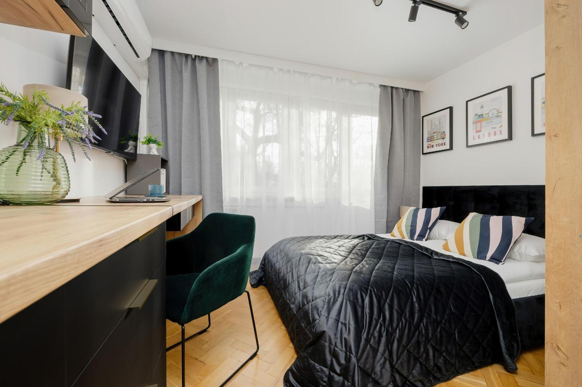 Modern Black & Wooden Apartment Warsaw Near The Airport By Noclegi Renters Luaran gambar